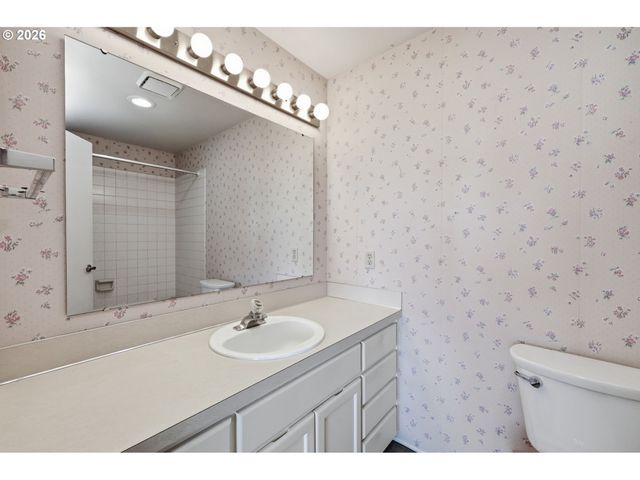 2281 RIDGEWAY Dr, Eugene, OR 97401