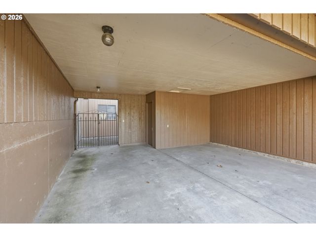 2281 RIDGEWAY Dr, Eugene, OR 97401