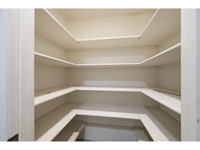 2281 RIDGEWAY Dr, Eugene, OR 97401