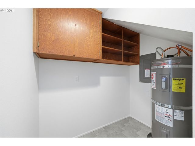 2281 RIDGEWAY Dr, Eugene, OR 97401