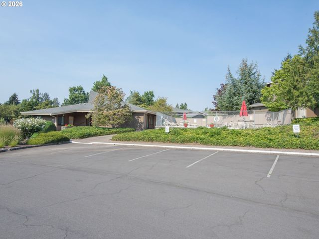 2281 RIDGEWAY Dr, Eugene, OR 97401