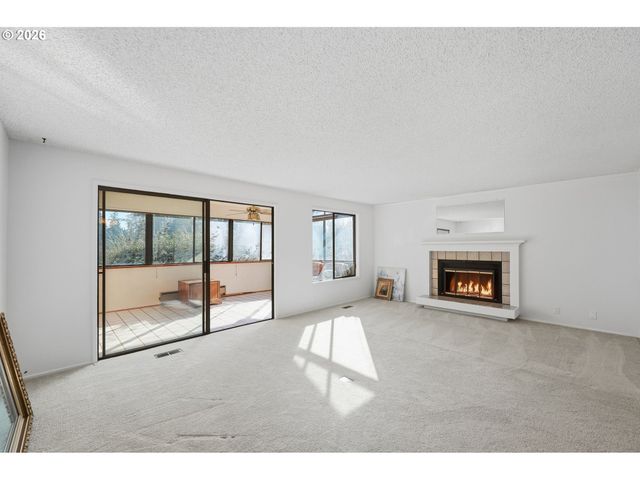 2281 RIDGEWAY Dr, Eugene, OR 97401