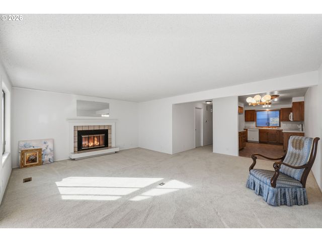 2281 RIDGEWAY Dr, Eugene, OR 97401