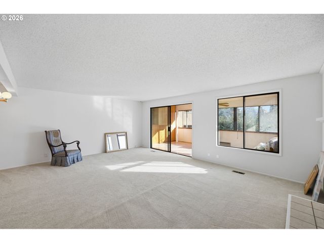 2281 RIDGEWAY Dr, Eugene, OR 97401