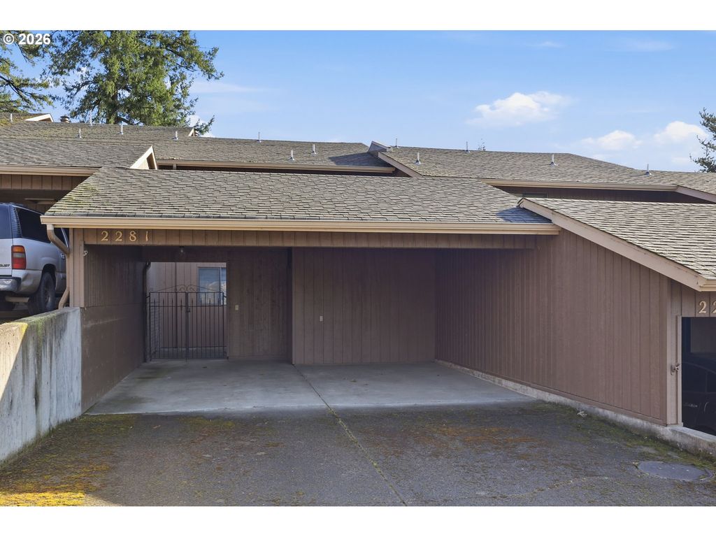 2281 RIDGEWAY Dr, Eugene, OR 97401