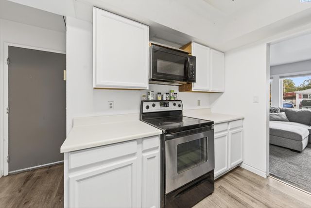 1912 Hood Ave, Richland, WA 99354