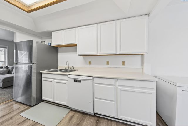 1912 Hood Ave, Richland, WA 99354