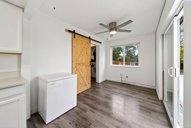 1912 Hood Ave, Richland, WA 99354