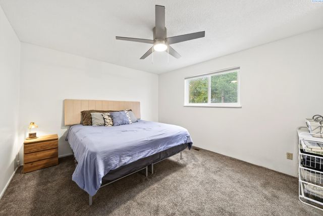 1912 Hood Ave, Richland, WA 99354