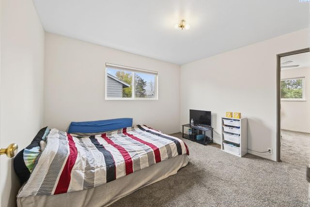 1912 Hood Ave, Richland, WA 99354