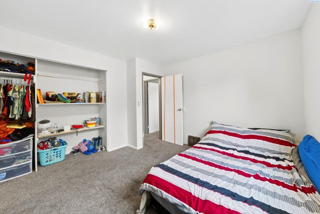 1912 Hood Ave, Richland, WA 99354