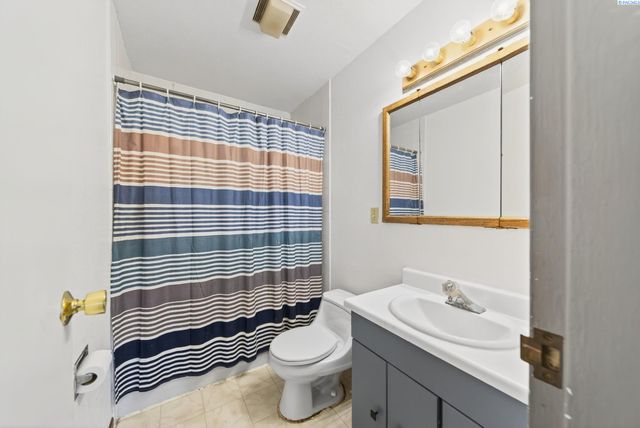 1912 Hood Ave, Richland, WA 99354