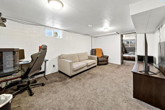 1912 Hood Ave, Richland, WA 99354