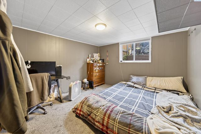 1912 Hood Ave, Richland, WA 99354