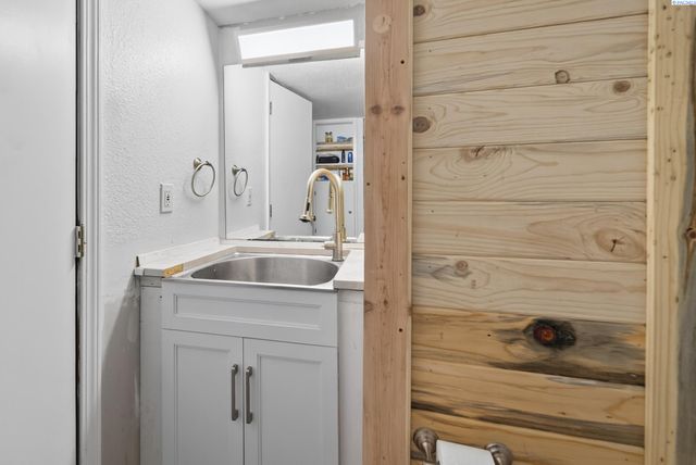 1912 Hood Ave, Richland, WA 99354