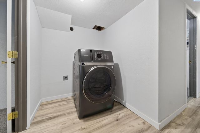 1912 Hood Ave, Richland, WA 99354