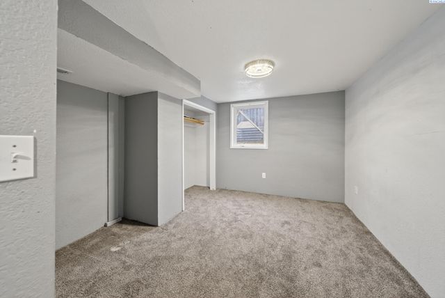 1912 Hood Ave, Richland, WA 99354