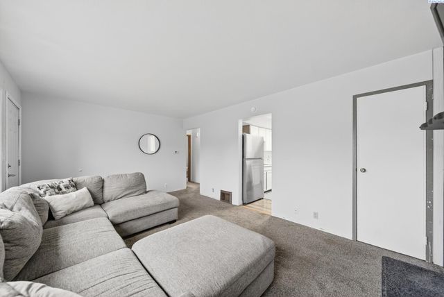 1912 Hood Ave, Richland, WA 99354