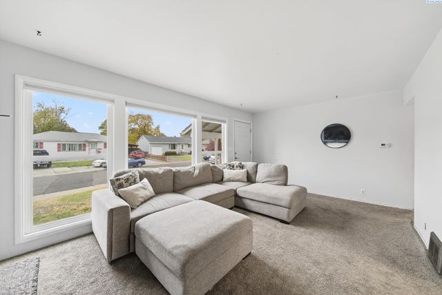 1912 Hood Ave, Richland, WA 99354