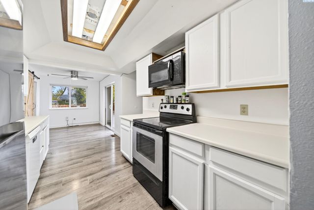 1912 Hood Ave, Richland, WA 99354