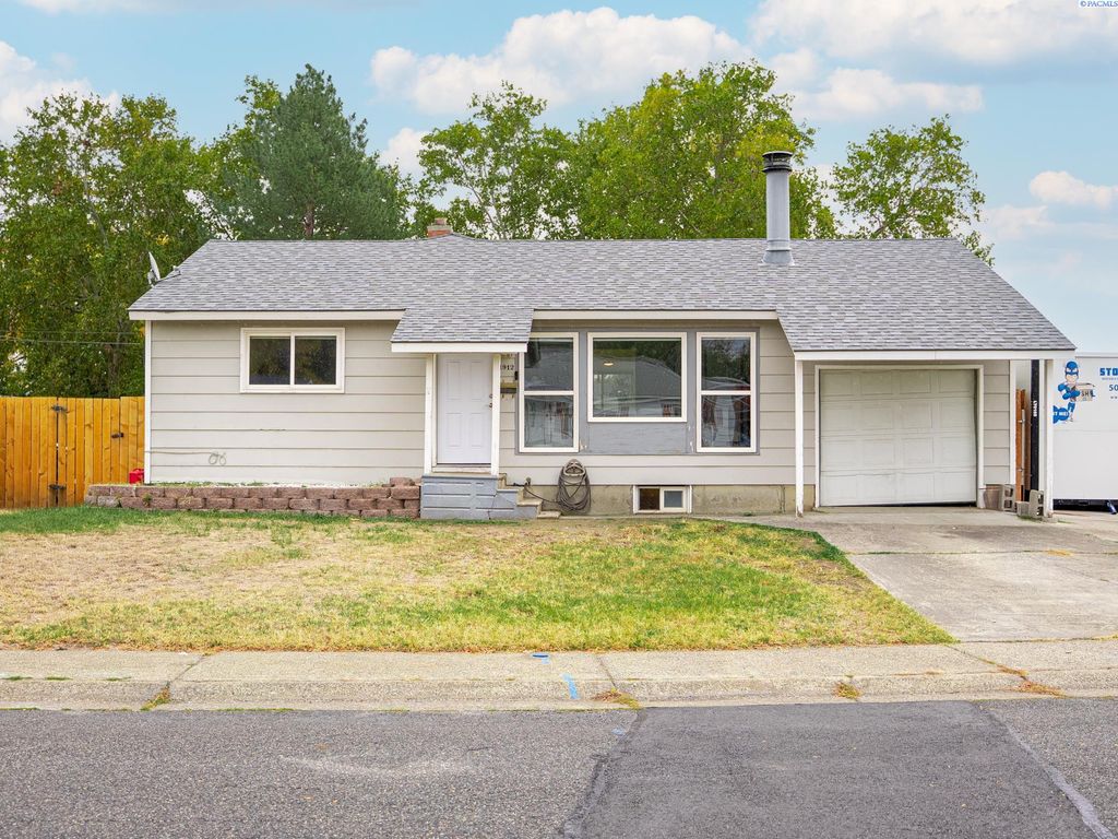 1912 Hood Ave, Richland, WA 99354