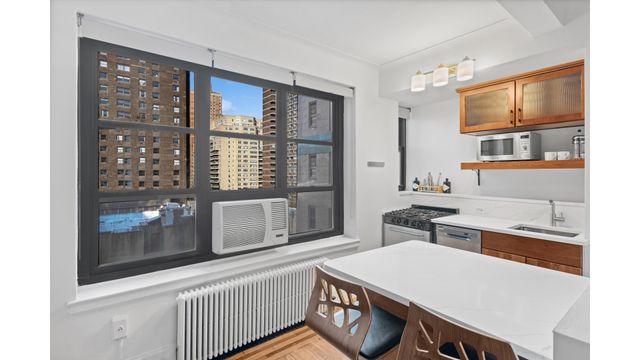 235 E 22nd St Apt 9N, New York City, NY 10010
