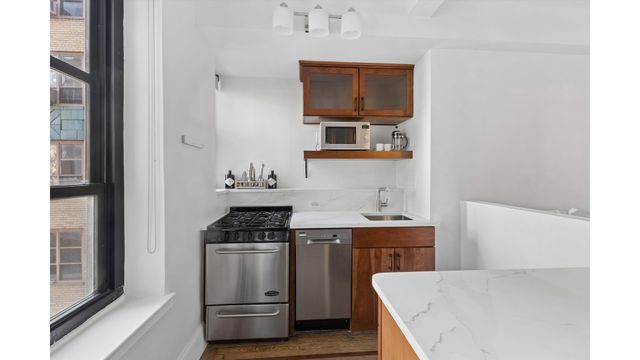 235 E 22nd St Apt 9N, New York City, NY 10010