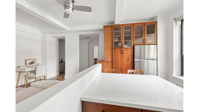 235 E 22nd St Apt 9N, New York City, NY 10010