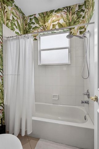 111 Abondance Dr, Palm Beach Gardens, FL 33410