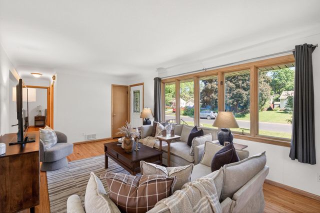 1056 Glenhill Road, Shoreview, MN 55126