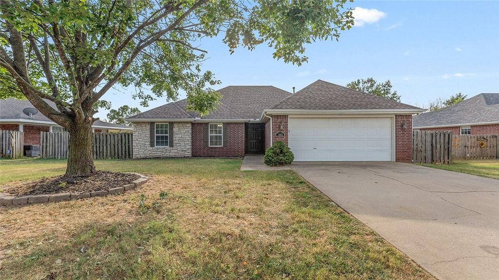 1363 Charles Street, Pea Ridge, AR 72751