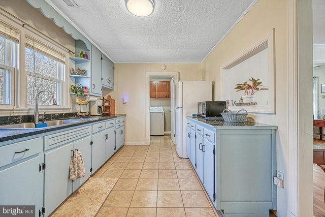 589 THREE CHOPT RD, Kents Store, VA 23084