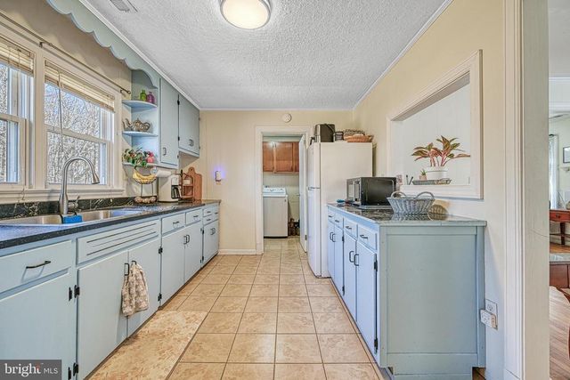 589 THREE CHOPT RD, Kents Store, VA 23084