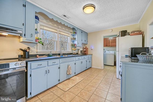 589 THREE CHOPT RD, Kents Store, VA 23084