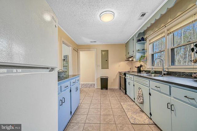 589 THREE CHOPT RD, Kents Store, VA 23084