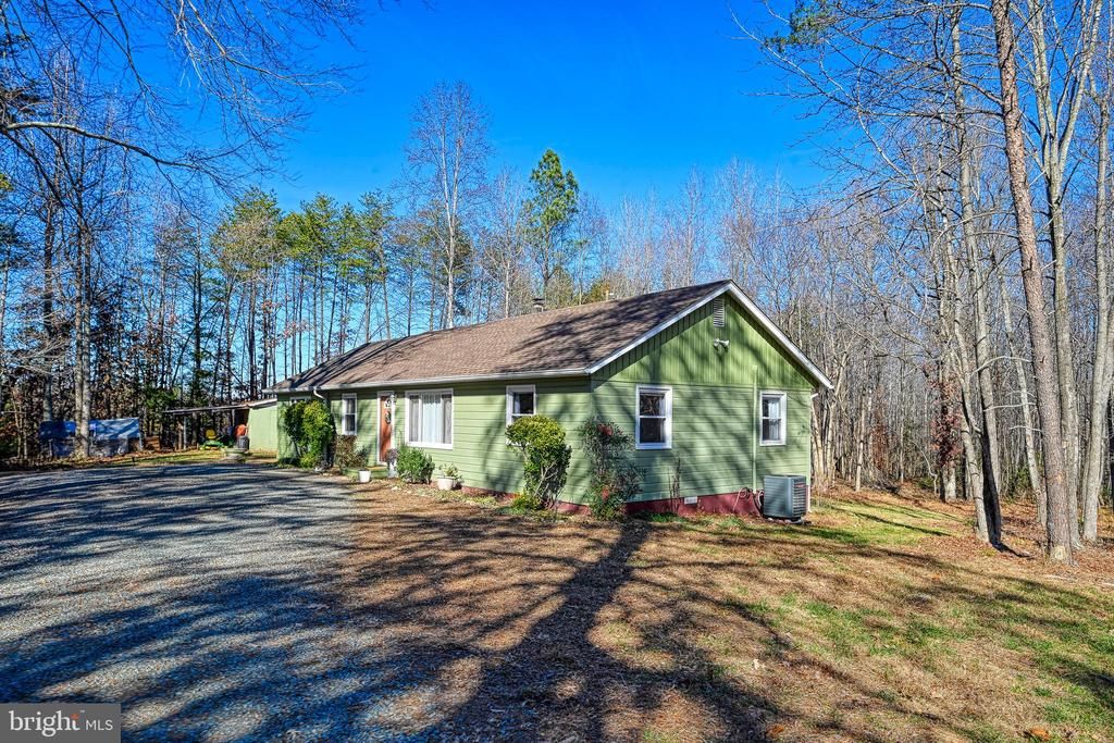 589 THREE CHOPT RD, Kents Store, VA 23084