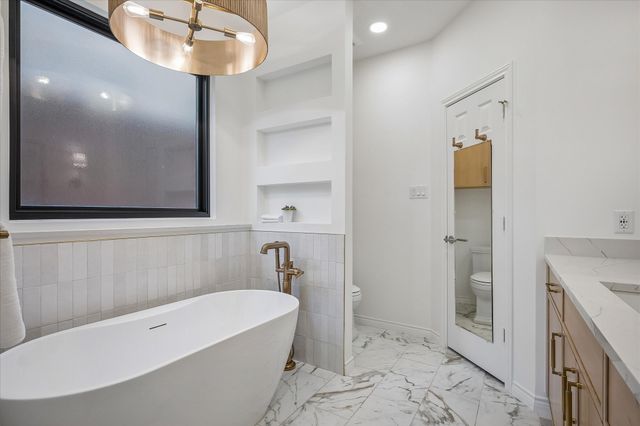 2702 Lawtherwood Court, Dallas, TX 75214