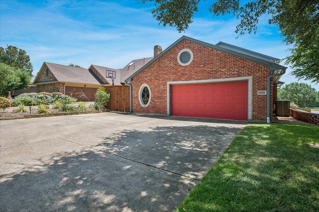 2702 Lawtherwood Court, Dallas, TX 75214