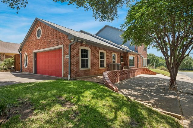 2702 Lawtherwood Court, Dallas, TX 75214