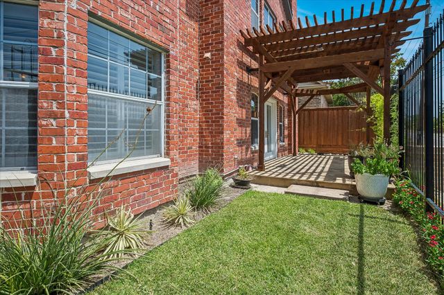 2702 Lawtherwood Court, Dallas, TX 75214