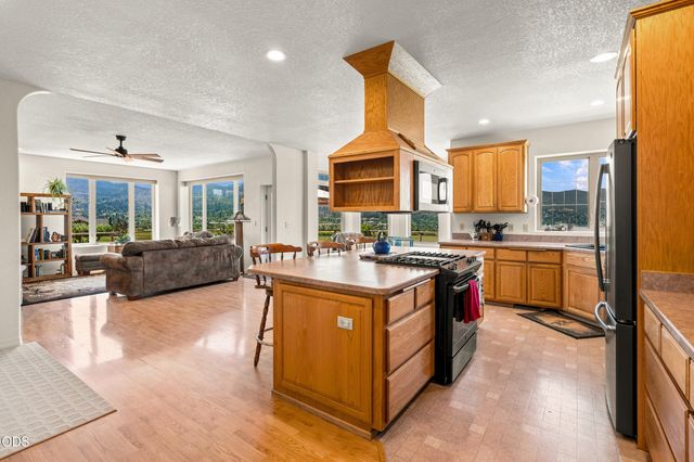 40 Ashland Acres Road, Ashland, OR 97520