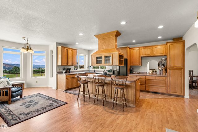 40 Ashland Acres Road, Ashland, OR 97520