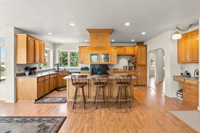 40 Ashland Acres Road, Ashland, OR 97520