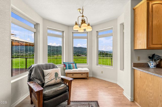 40 Ashland Acres Road, Ashland, OR 97520