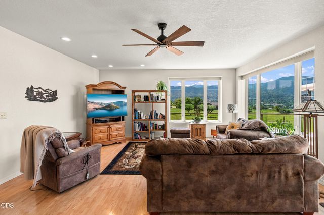 40 Ashland Acres Road, Ashland, OR 97520