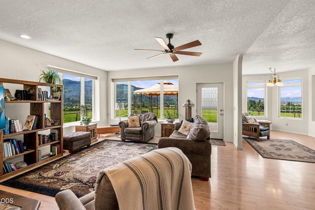 40 Ashland Acres Road, Ashland, OR 97520