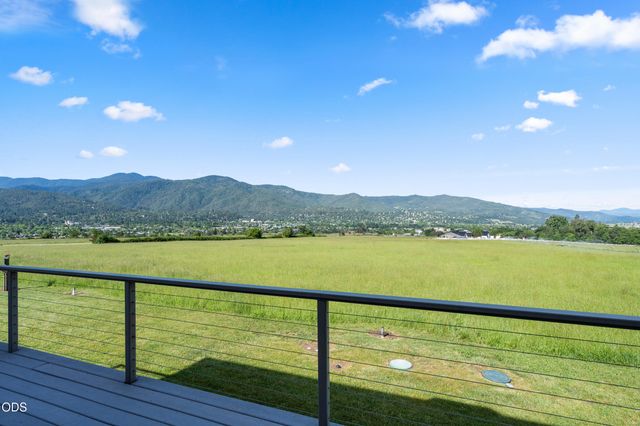 40 Ashland Acres Road, Ashland, OR 97520