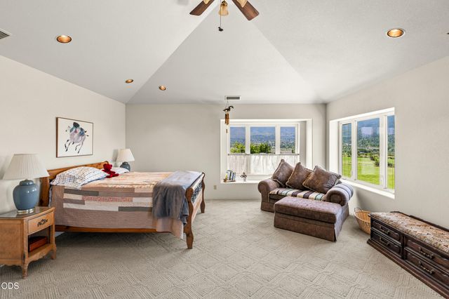 40 Ashland Acres Road, Ashland, OR 97520