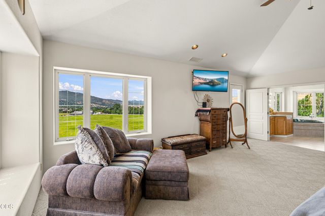 40 Ashland Acres Road, Ashland, OR 97520
