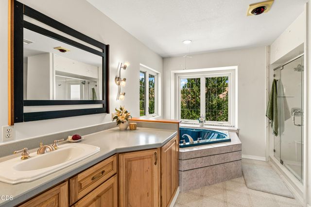 40 Ashland Acres Road, Ashland, OR 97520